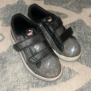 Girls sparkle puma Velcro shoes